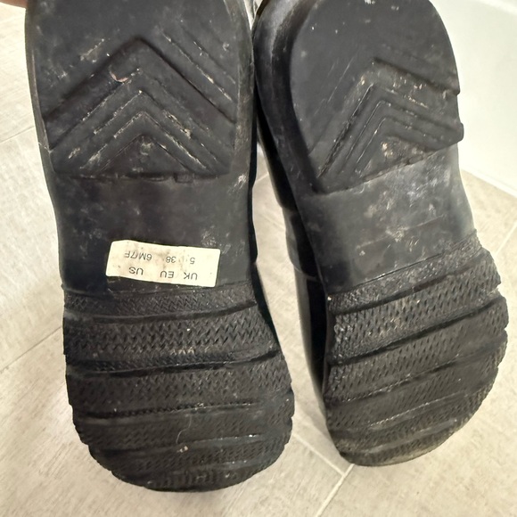 Black Rubber Hunter Rainboots Womens Size 6